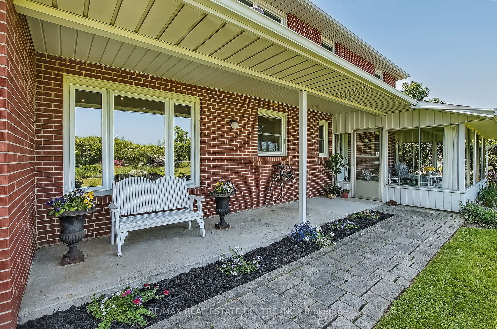Photo 38 of 2151 No 1 Side Road, Burlington, Rural Burlington — HOMEH