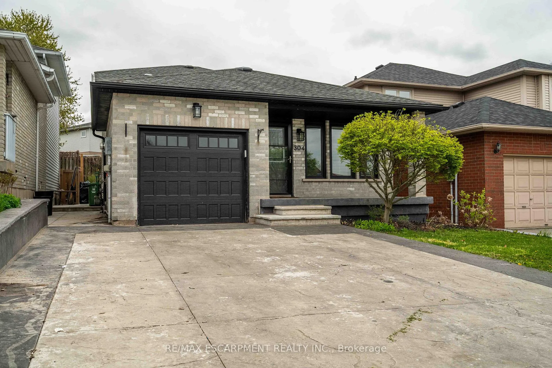 Photo 2 of 304 Acadia Drive, Hamilton, Butler — HOMEH