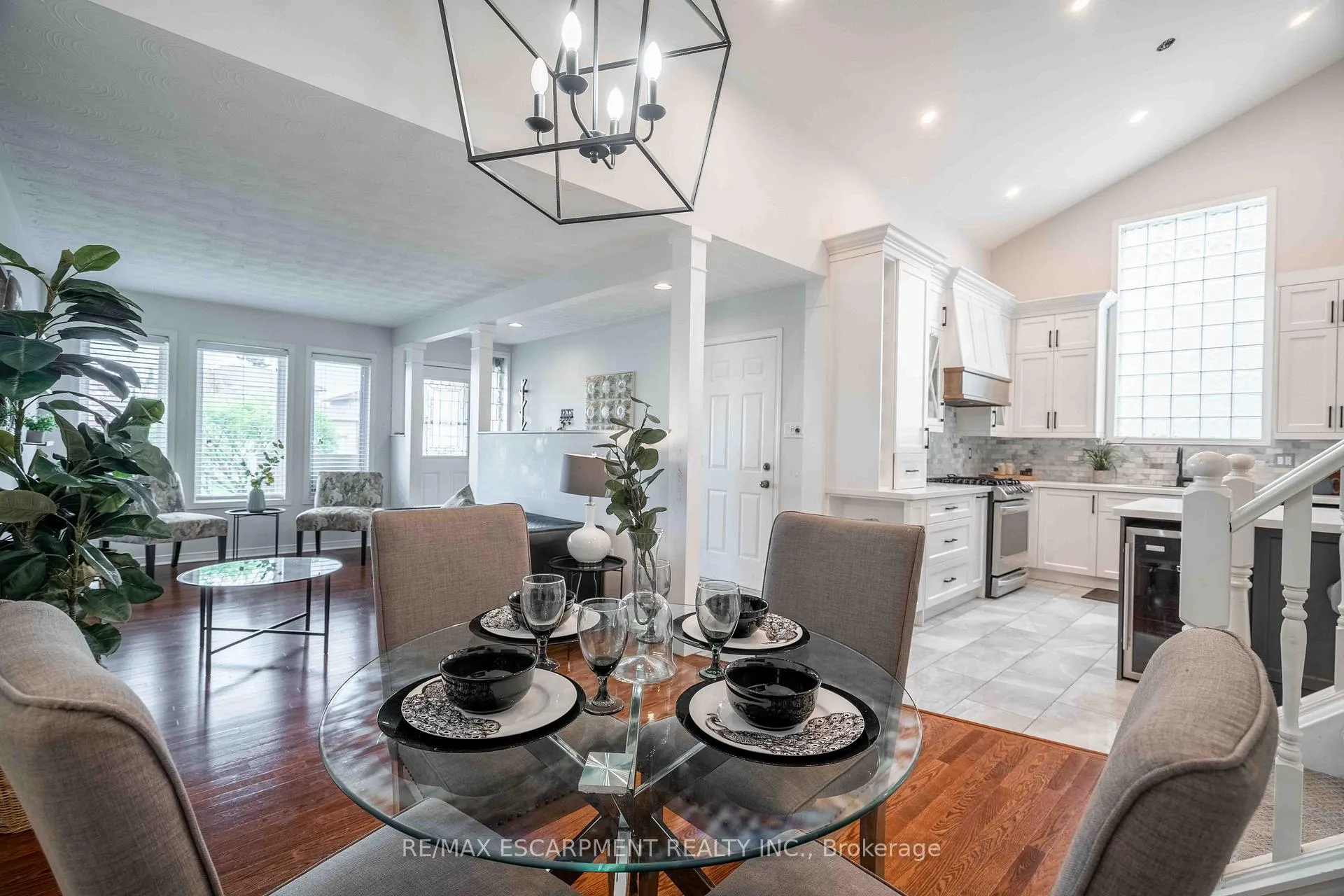 Photo 11 of 304 Acadia Drive, Hamilton, Butler — HOMEH