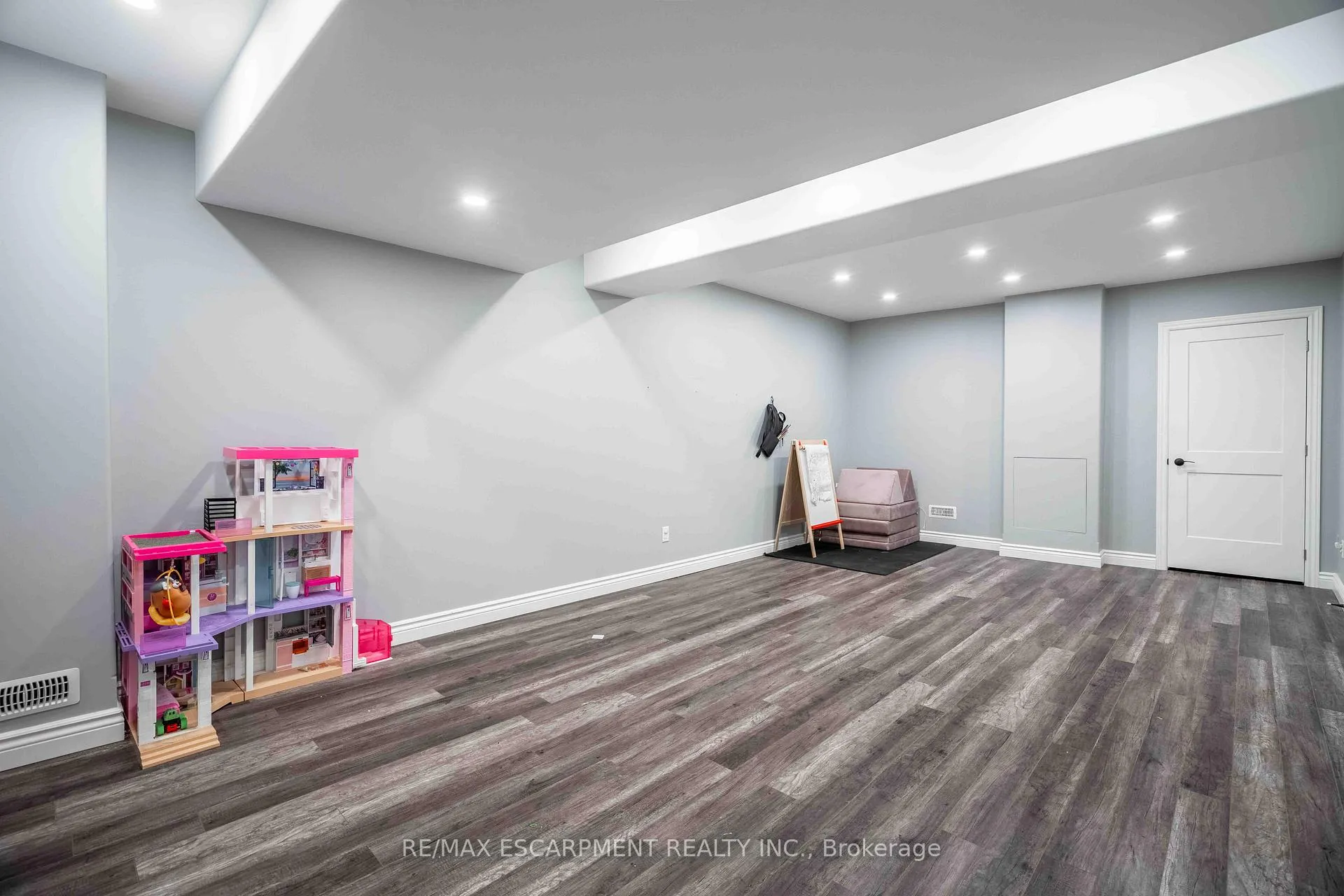 Photo 32 of 304 Acadia Drive, Hamilton, Butler — HOMEH