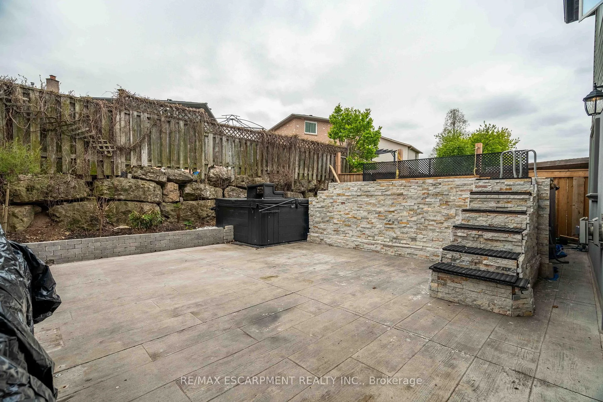Photo 40 of 304 Acadia Drive, Hamilton, Butler — HOMEH
