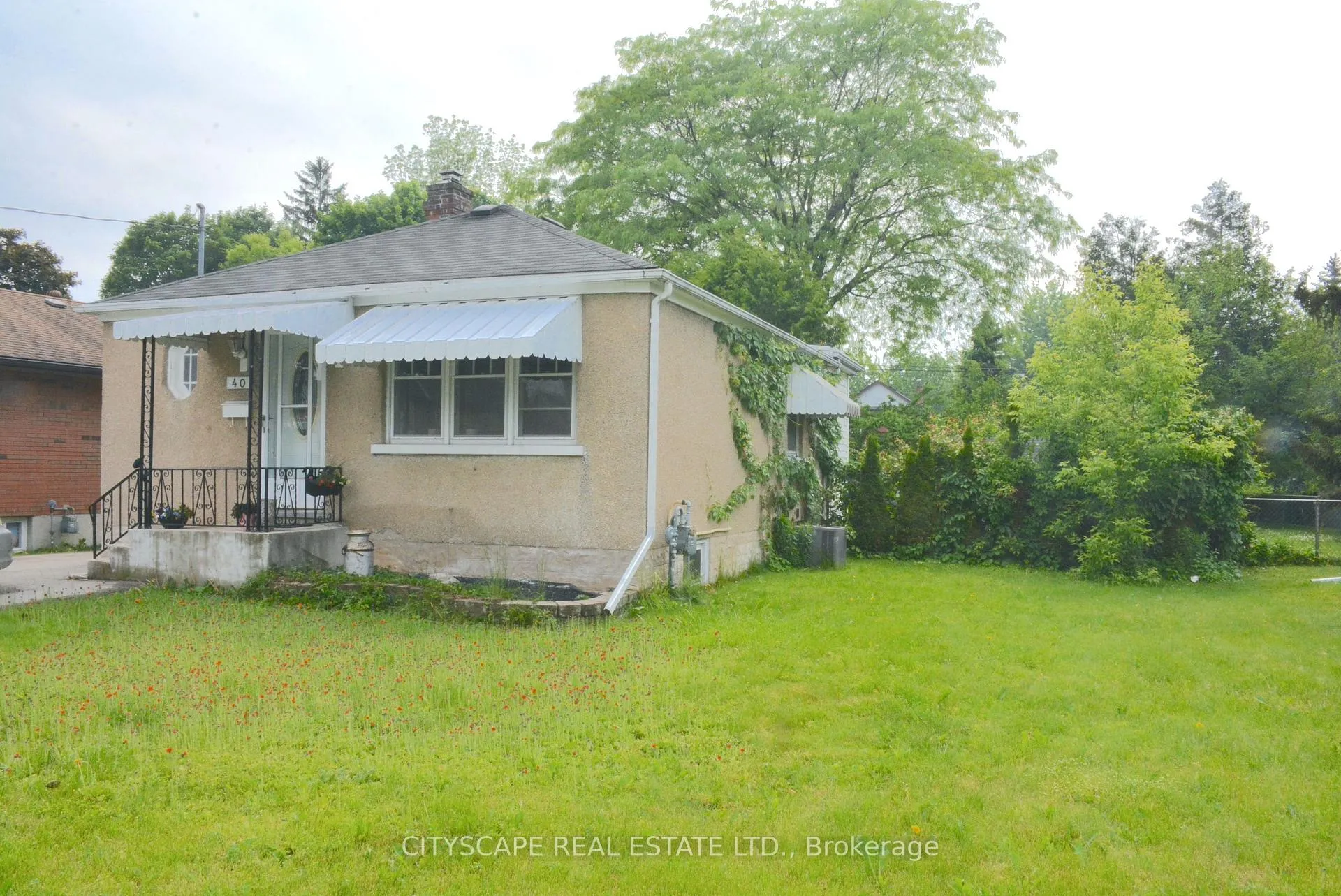 Photo 2 of 40 Elgin Street N, Cambridge — HOMEH