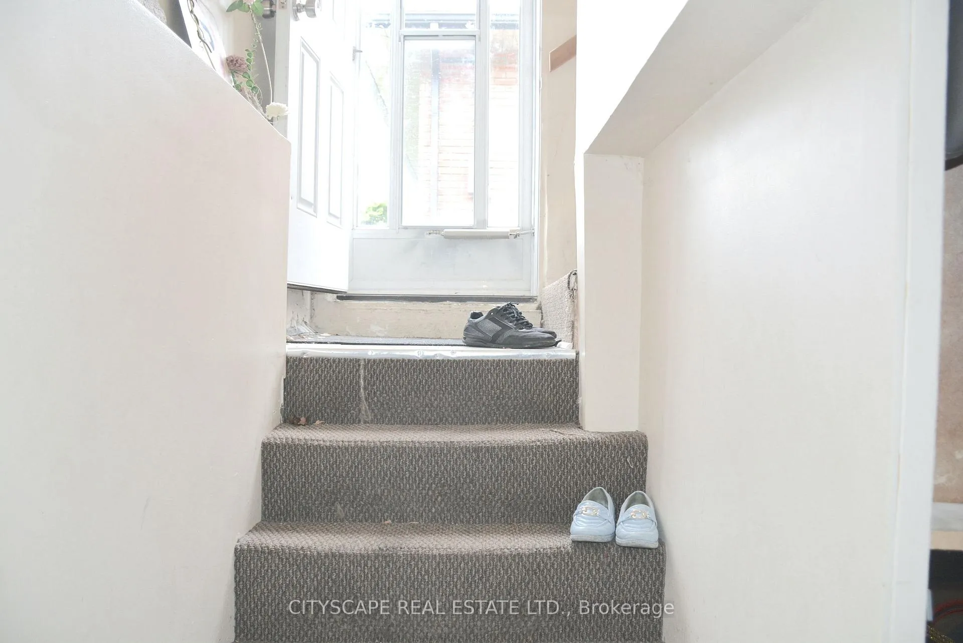 Photo 26 of 40 Elgin Street N, Cambridge — HOMEH