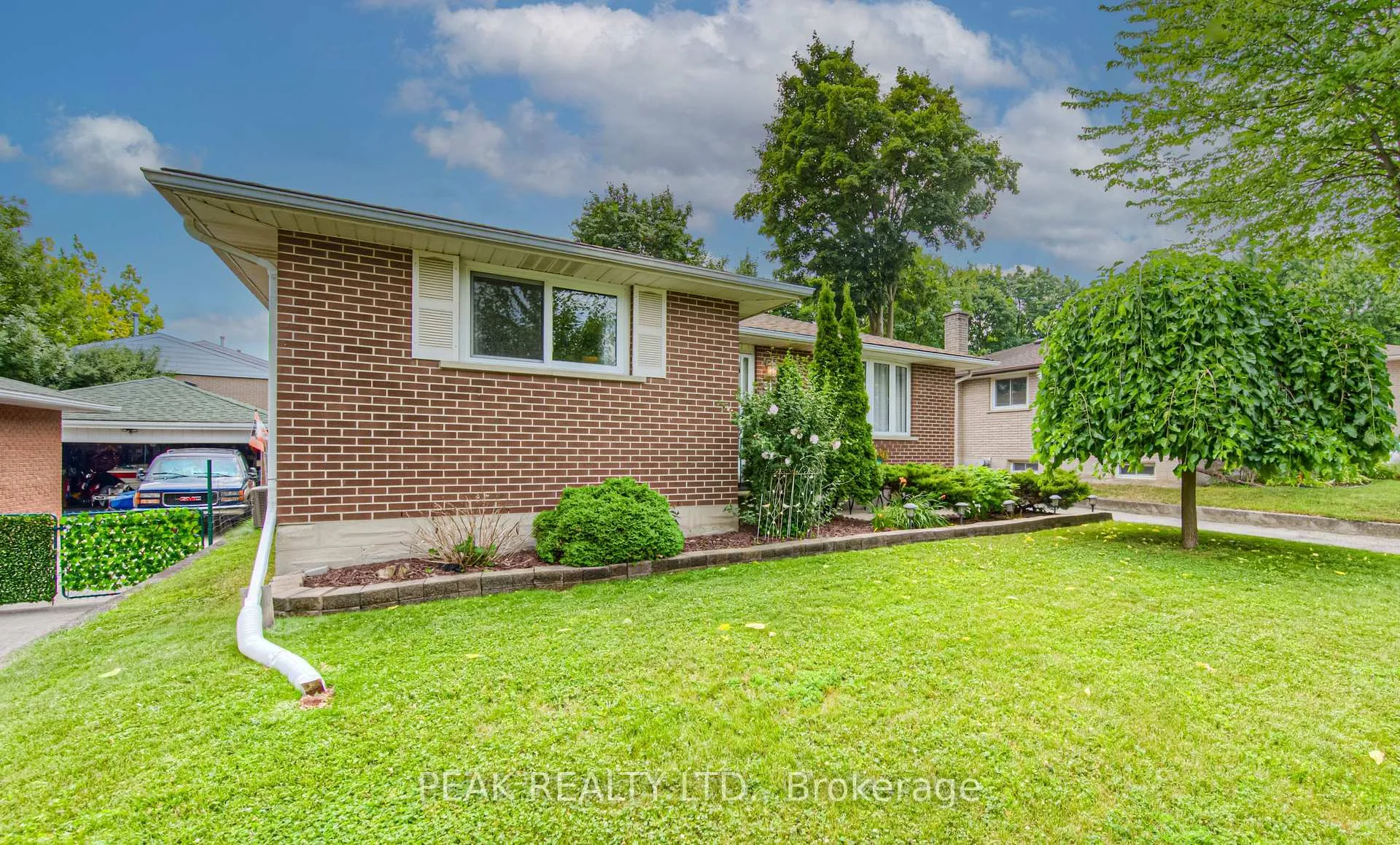 Photo 1 of 31 Hillmount Street, Kitchener — HOMEH