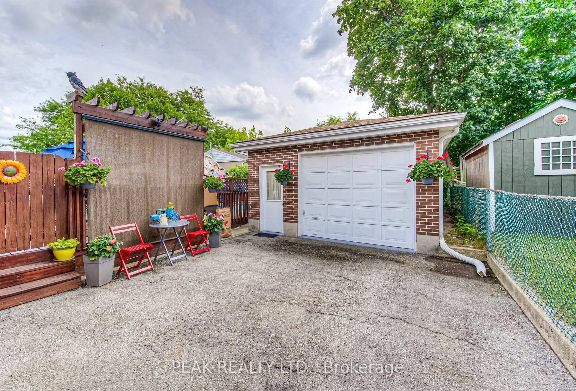 Photo 3 of 31 Hillmount Street, Kitchener — HOMEH