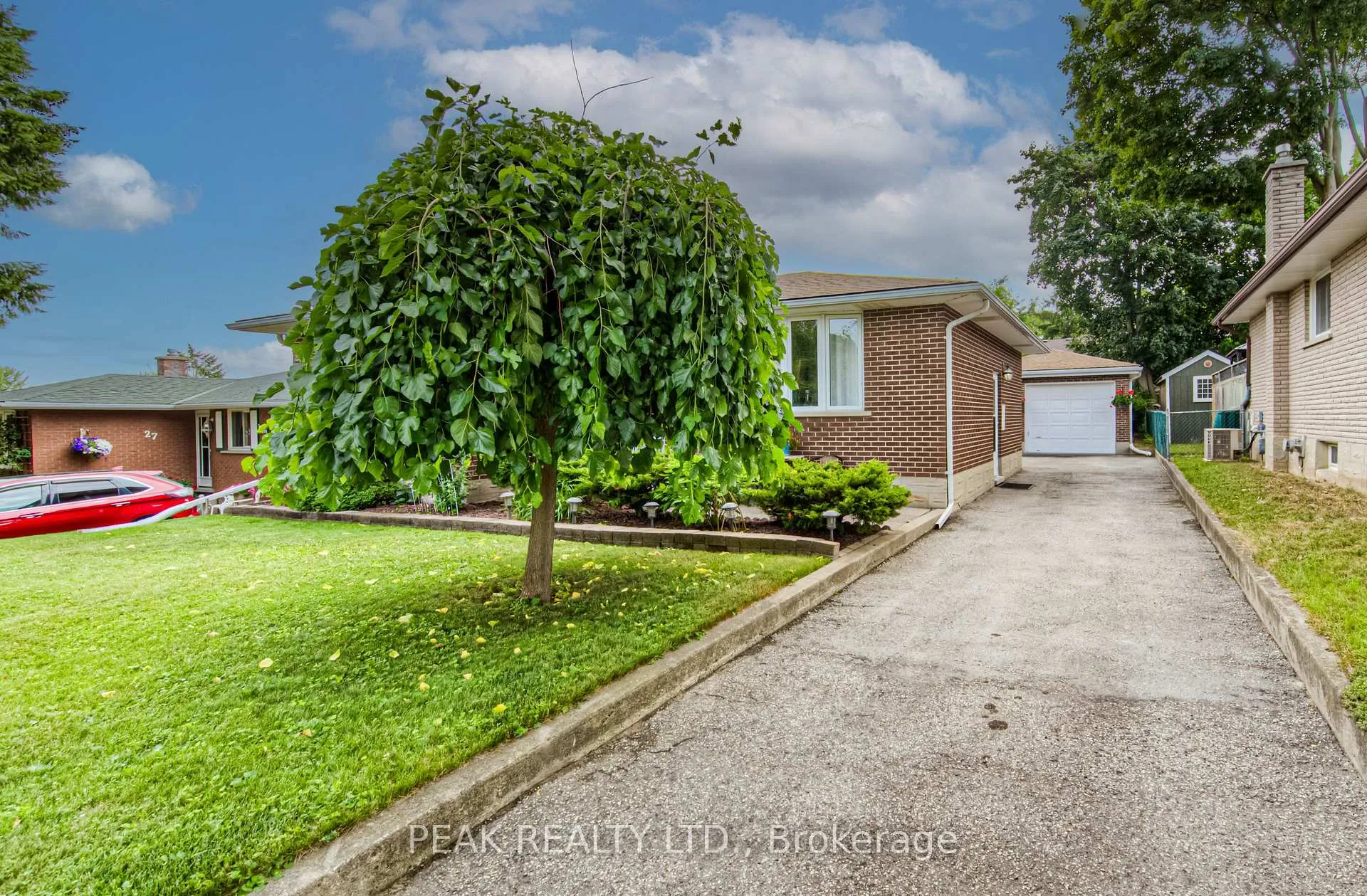 Photo 4 of 31 Hillmount Street, Kitchener — HOMEH