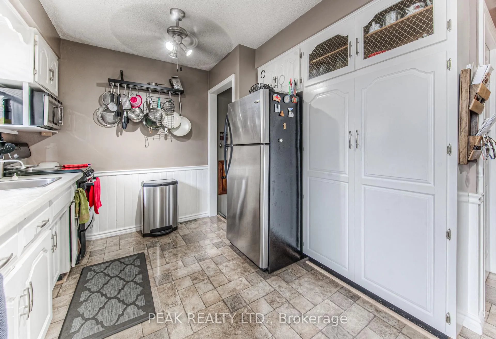 Photo 12 of 31 Hillmount Street, Kitchener — HOMEH