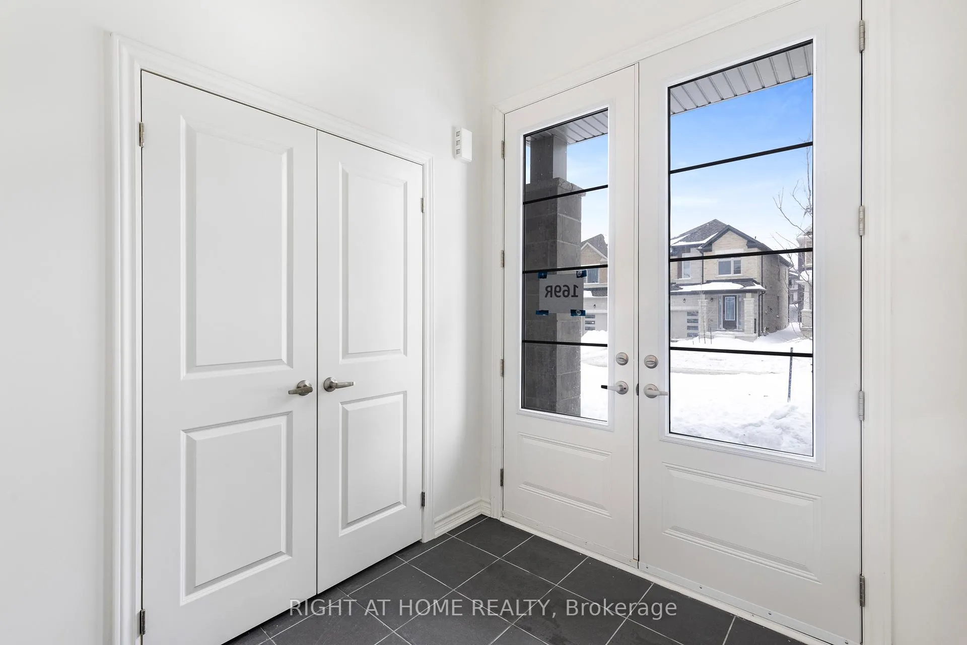 Photo 5 of 12 Sassafras Road, Springwater, Midhurst — HOMEH