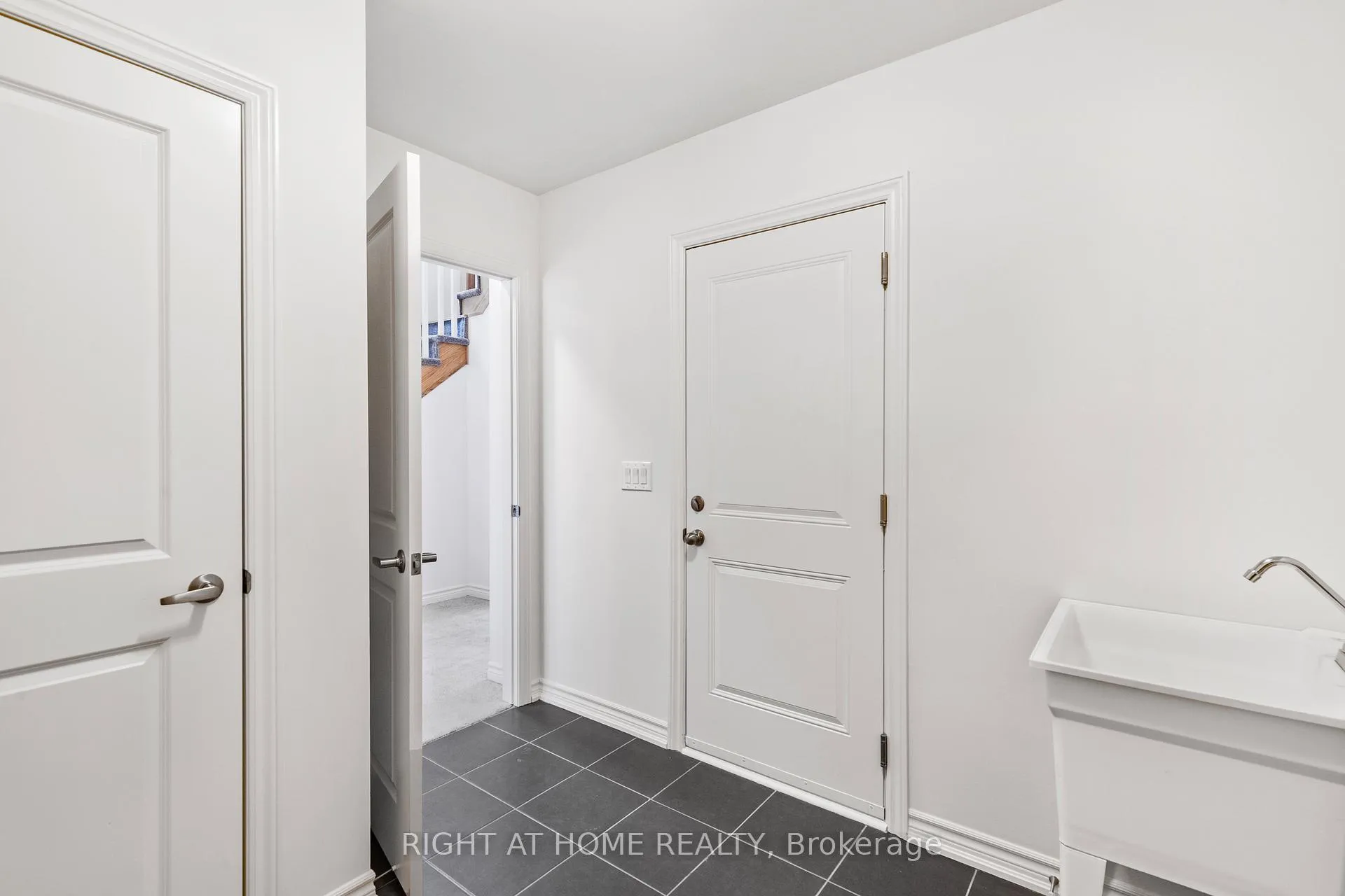 Photo 11 of 12 Sassafras Road, Springwater, Midhurst — HOMEH