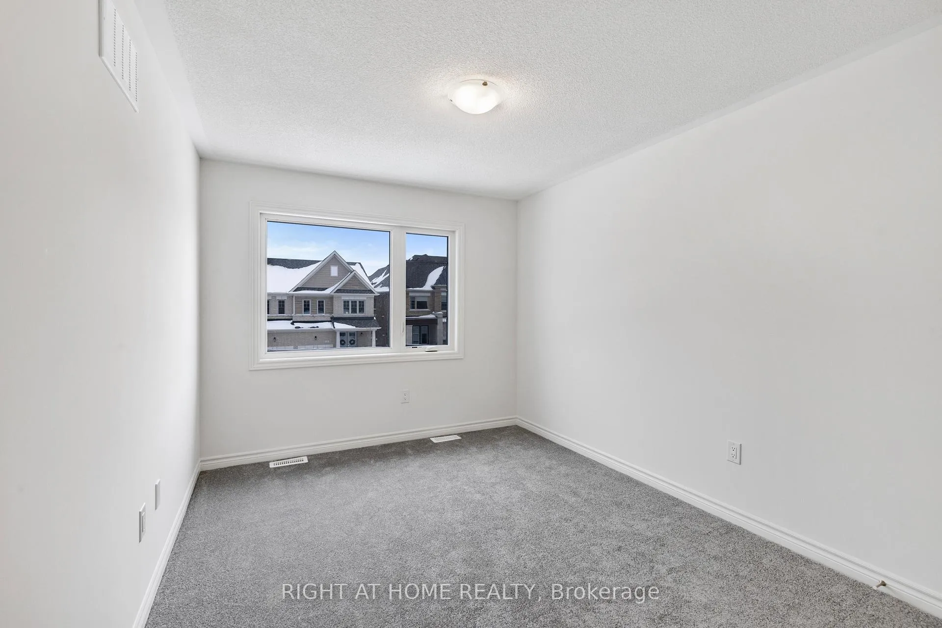 Photo 23 of 12 Sassafras Road, Springwater, Midhurst — HOMEH