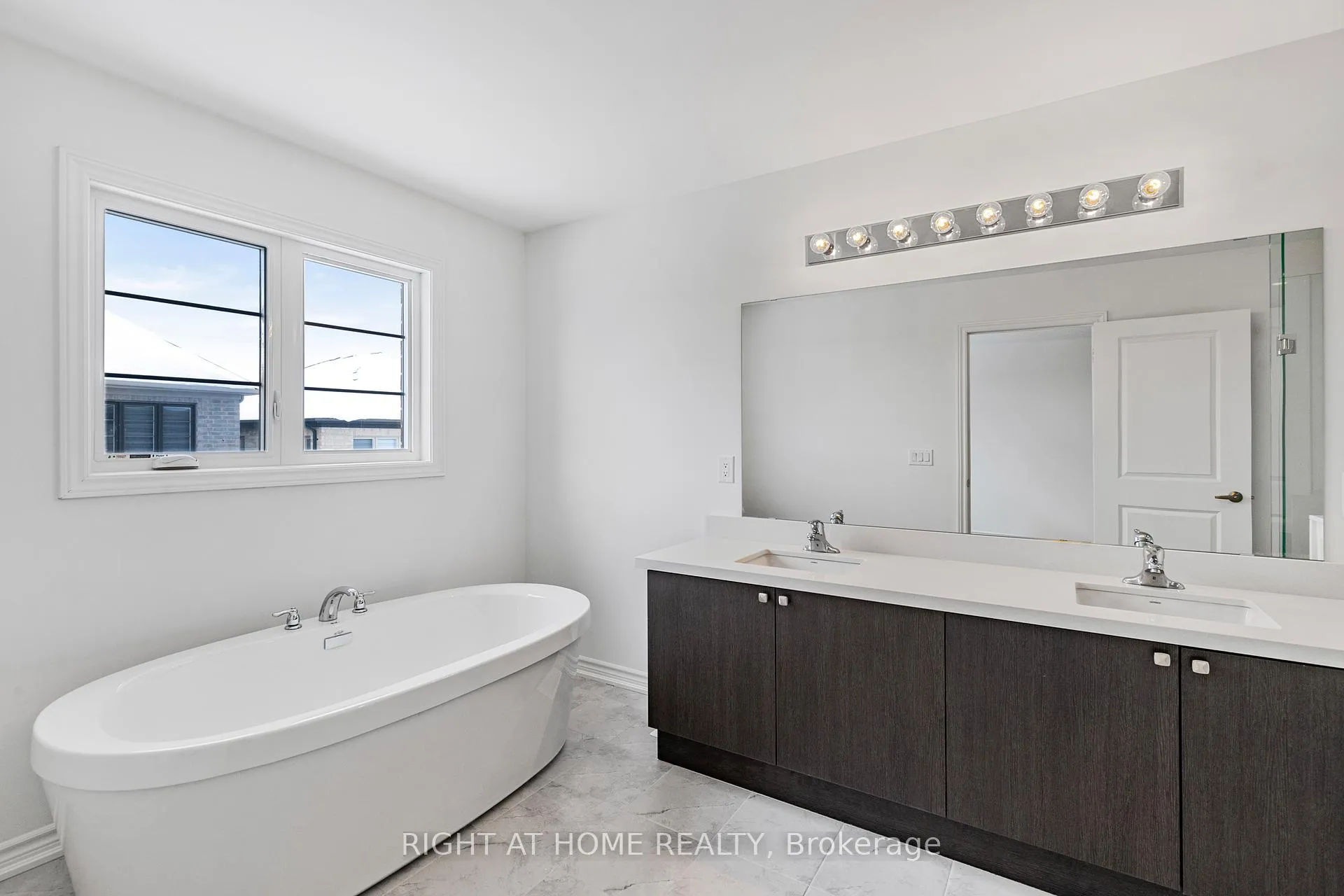 Photo 25 of 12 Sassafras Road, Springwater, Midhurst — HOMEH
