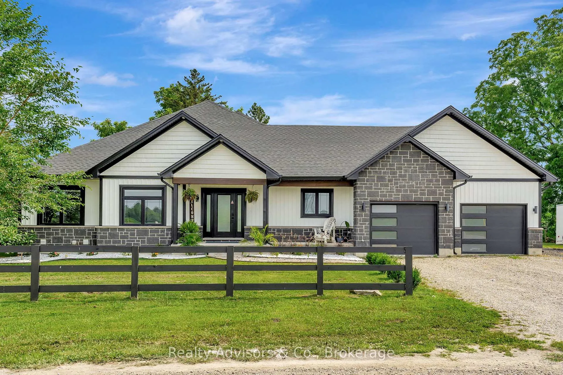 Photo 1 of 15416 Austin Line, Chatham-Kent, Bothwell — HOMEH