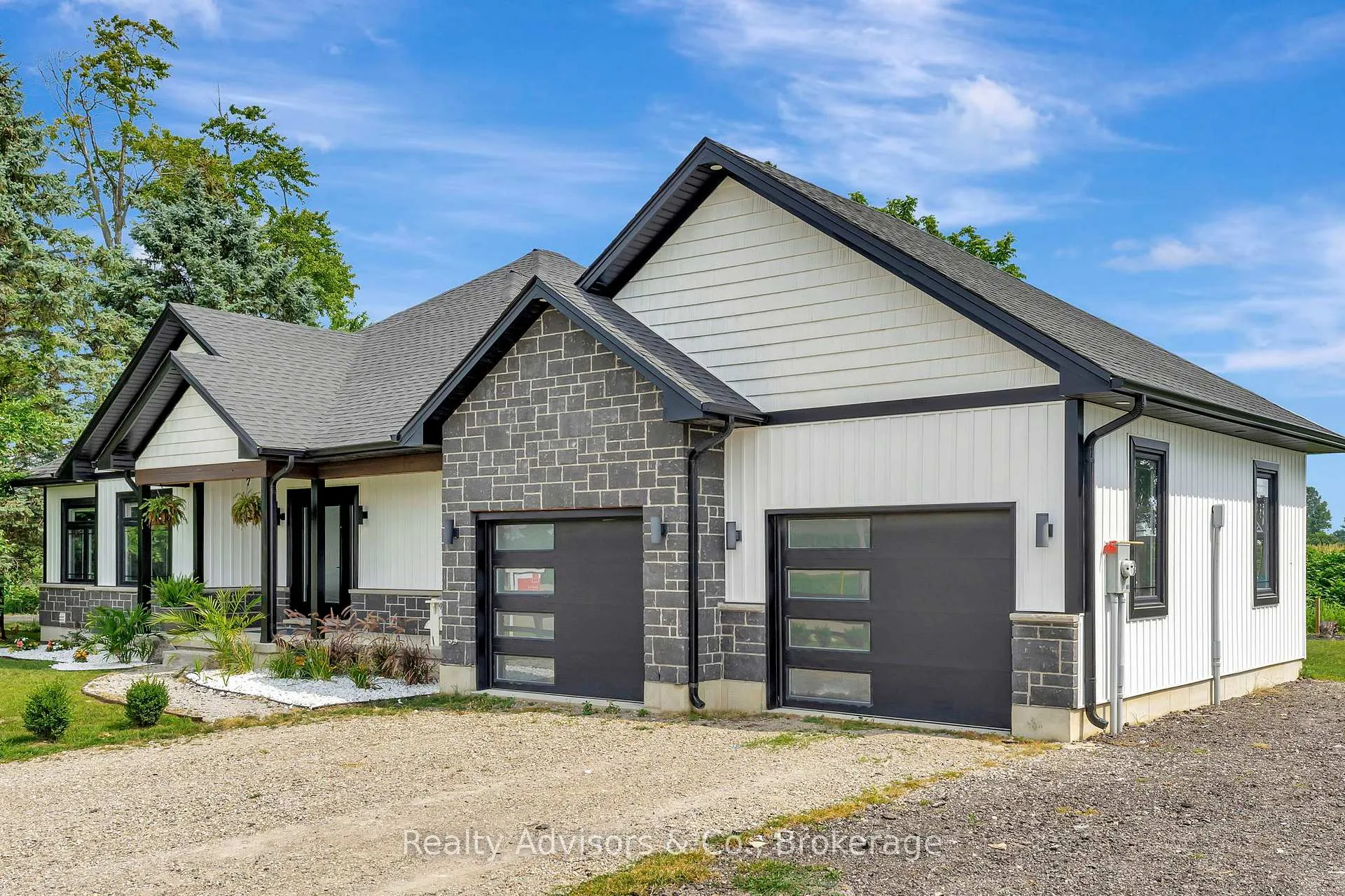 Photo 2 of 15416 Austin Line, Chatham-Kent, Bothwell — HOMEH