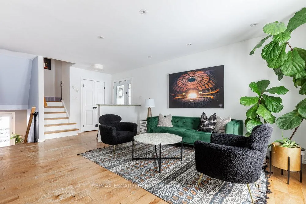 Photo 5 of 98 Forestgate Drive, Hamilton, Fessenden — HOMEH