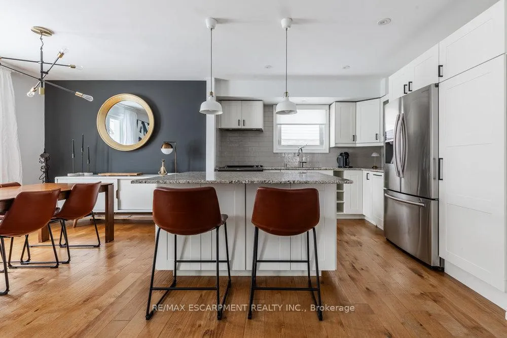 Photo 10 of 98 Forestgate Drive, Hamilton, Fessenden — HOMEH