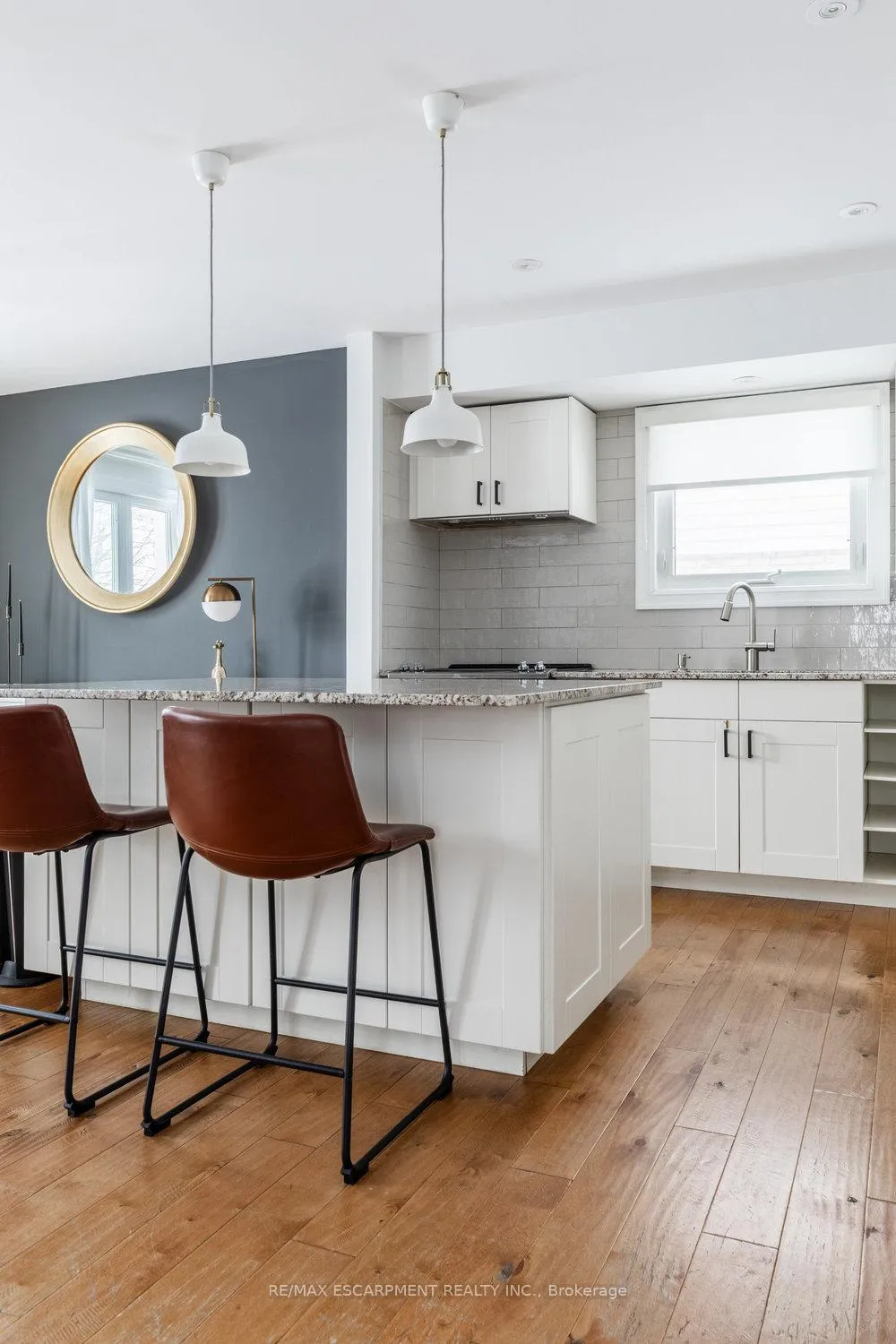 Photo 11 of 98 Forestgate Drive, Hamilton, Fessenden — HOMEH