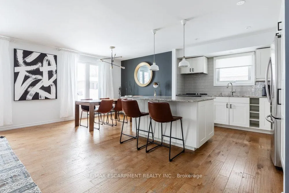 Photo 12 of 98 Forestgate Drive, Hamilton, Fessenden — HOMEH