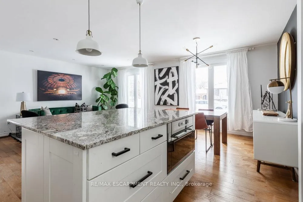 Photo 14 of 98 Forestgate Drive, Hamilton, Fessenden — HOMEH