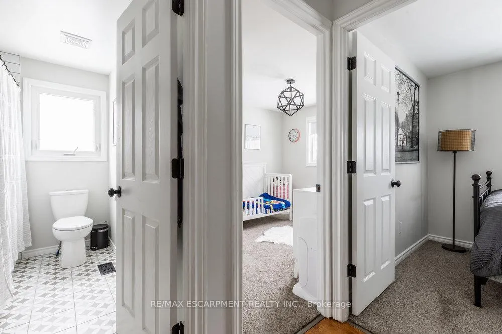 Photo 18 of 98 Forestgate Drive, Hamilton, Fessenden — HOMEH