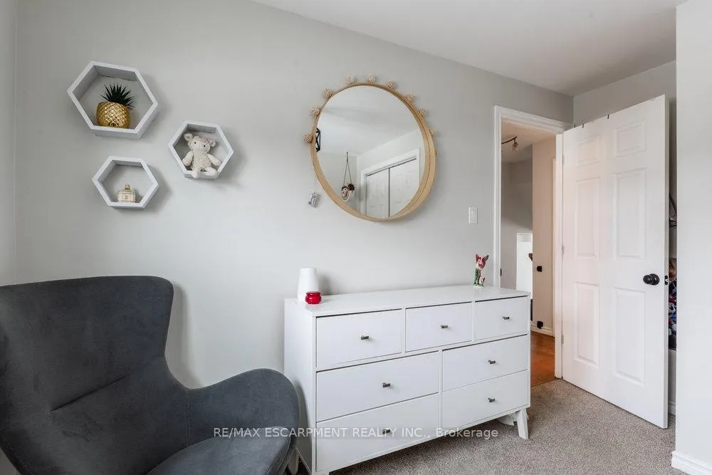 Photo 20 of 98 Forestgate Drive, Hamilton, Fessenden — HOMEH
