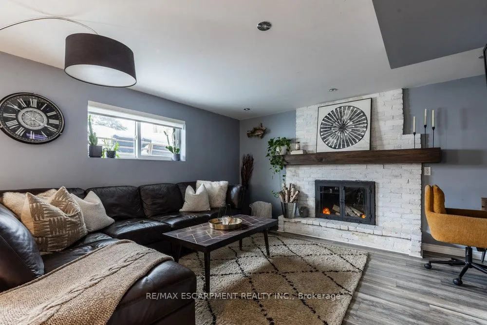 Photo 26 of 98 Forestgate Drive, Hamilton, Fessenden — HOMEH