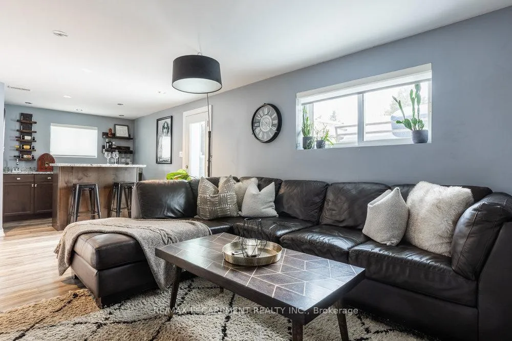 Photo 28 of 98 Forestgate Drive, Hamilton, Fessenden — HOMEH