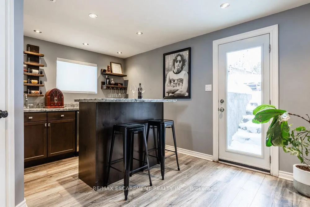 Photo 31 of 98 Forestgate Drive, Hamilton, Fessenden — HOMEH