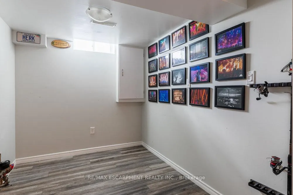 Photo 37 of 98 Forestgate Drive, Hamilton, Fessenden — HOMEH