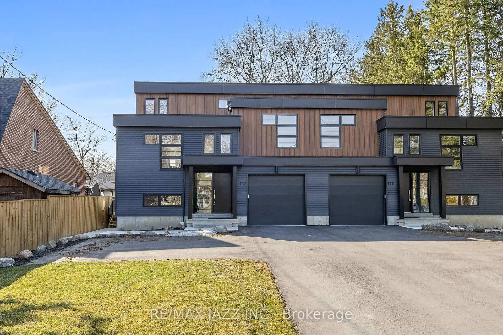 Photo 1 of 917 Dundas Street W, Whitby, Lynde Creek — HOMEH