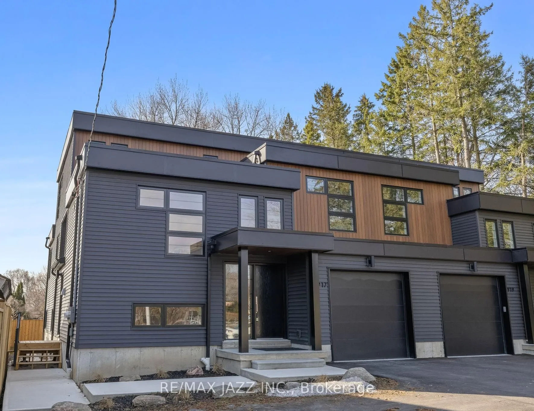 Photo 2 of 917 Dundas Street W, Whitby, Lynde Creek — HOMEH