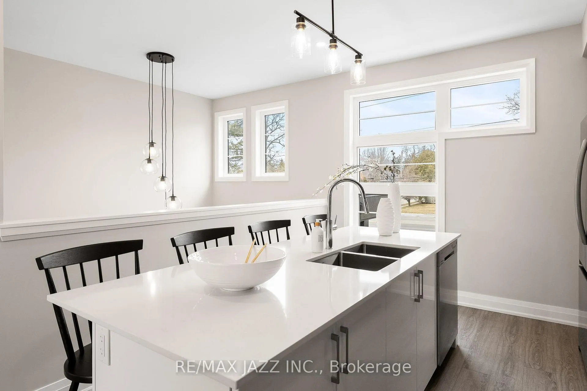 Photo 14 of 917 Dundas Street W, Whitby, Lynde Creek — HOMEH