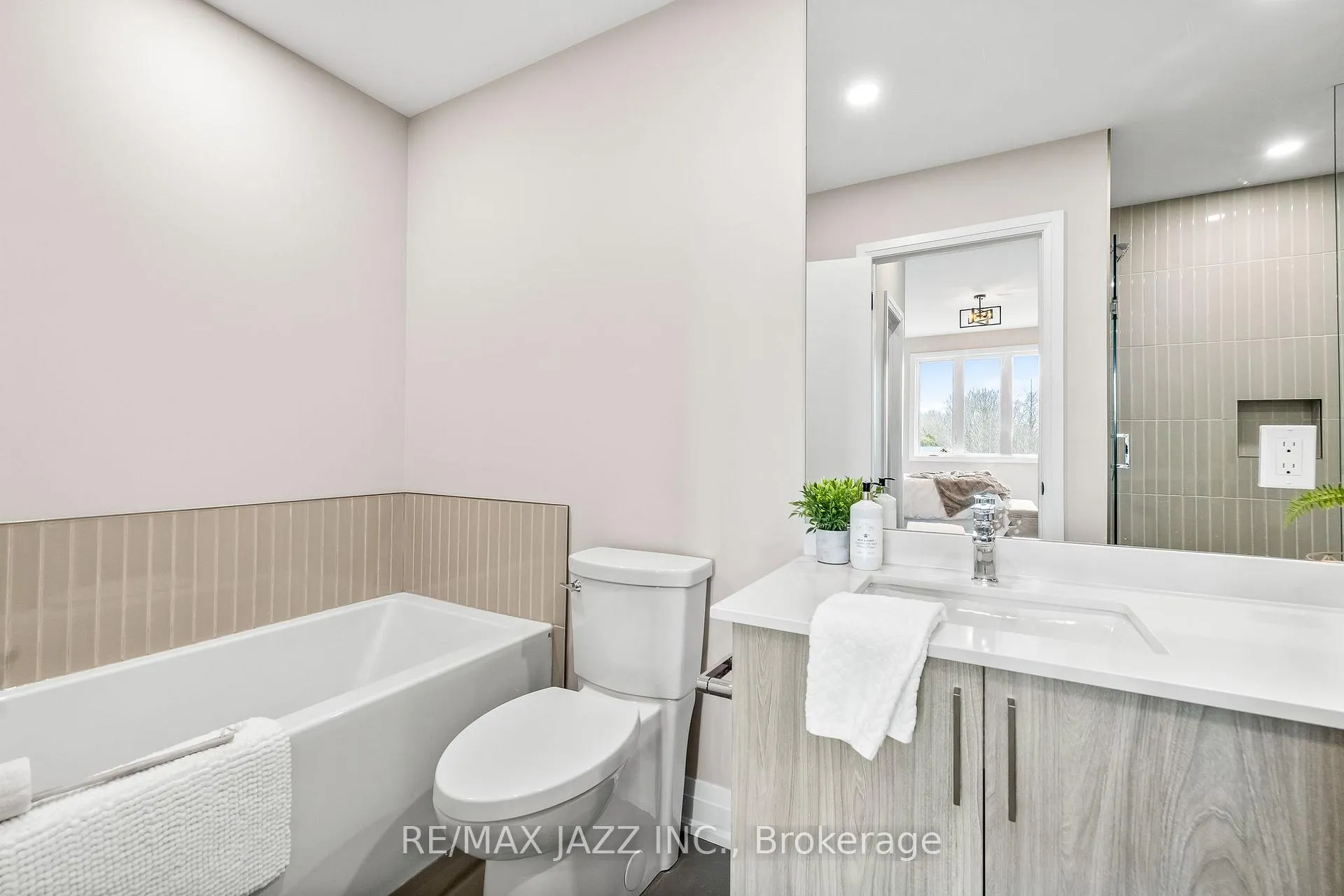 Photo 21 of 917 Dundas Street W, Whitby, Lynde Creek — HOMEH