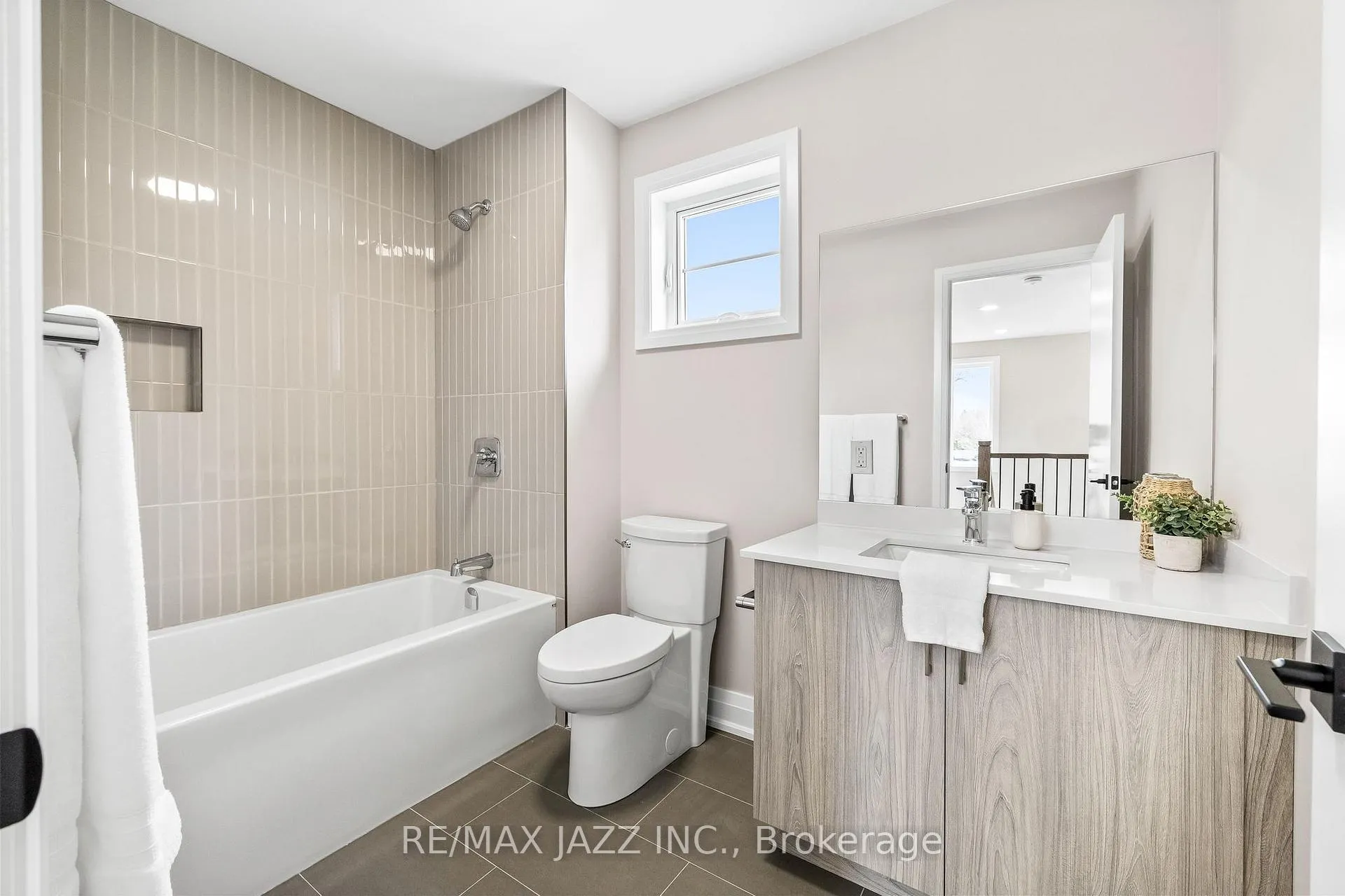 Photo 27 of 917 Dundas Street W, Whitby, Lynde Creek — HOMEH