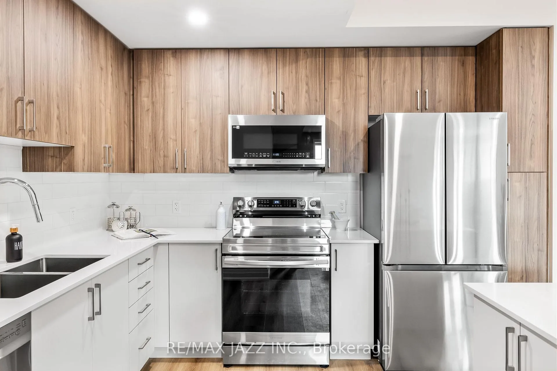 Photo 37 of 917 Dundas Street W, Whitby, Lynde Creek — HOMEH