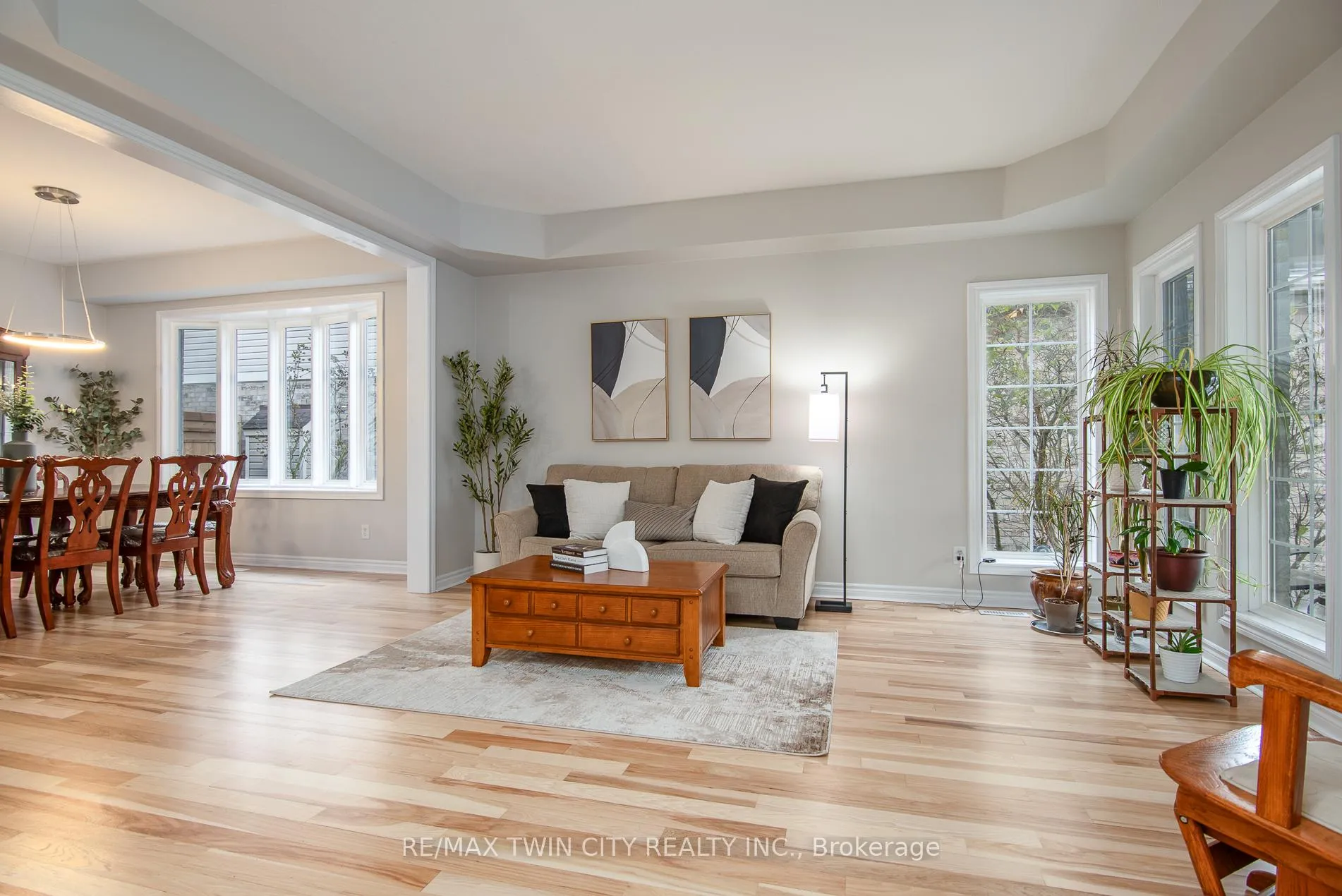 Photo 4 of 508 Topper Woods Crescent, Kitchener — HOMEH
