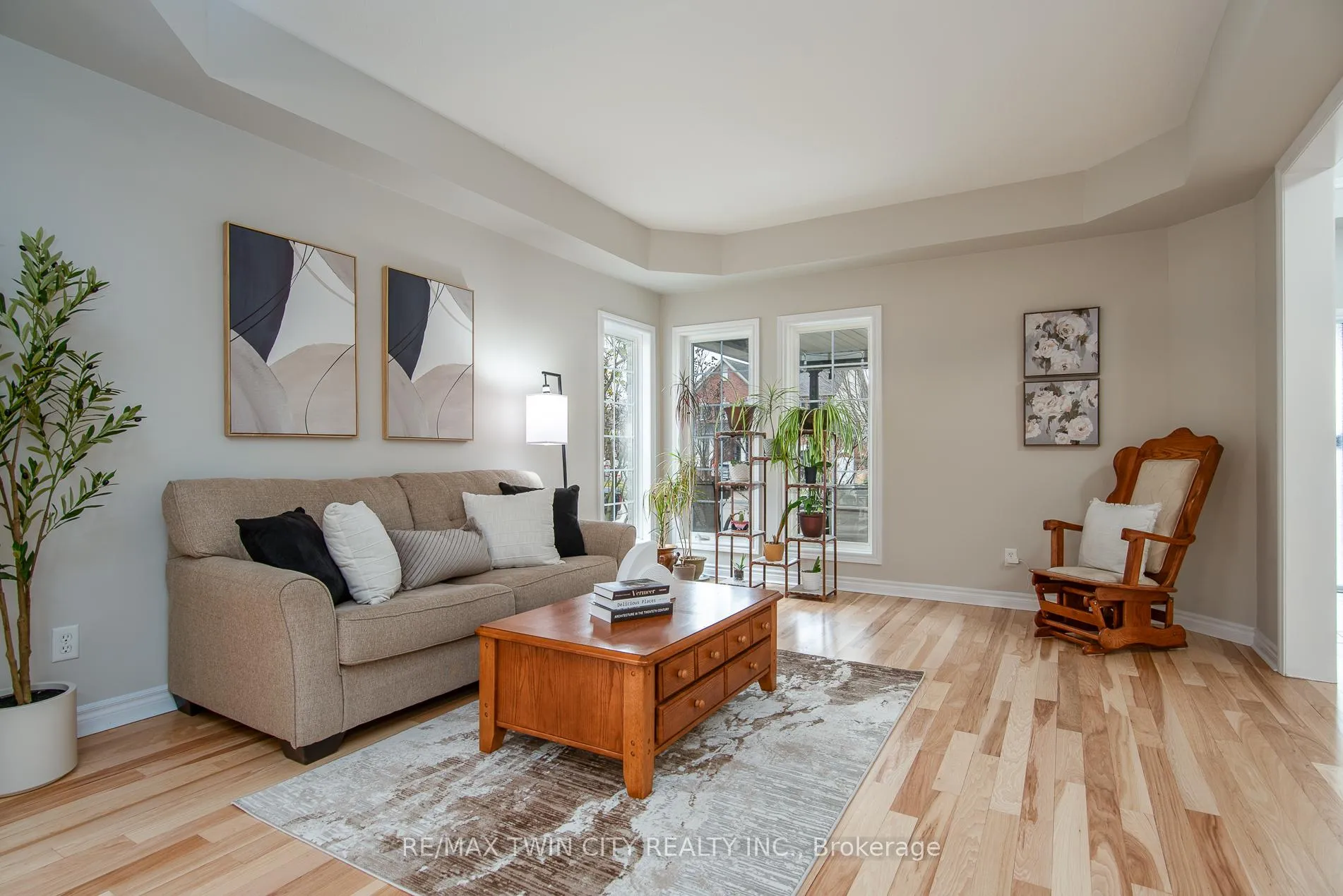 Photo 8 of 508 Topper Woods Crescent, Kitchener — HOMEH