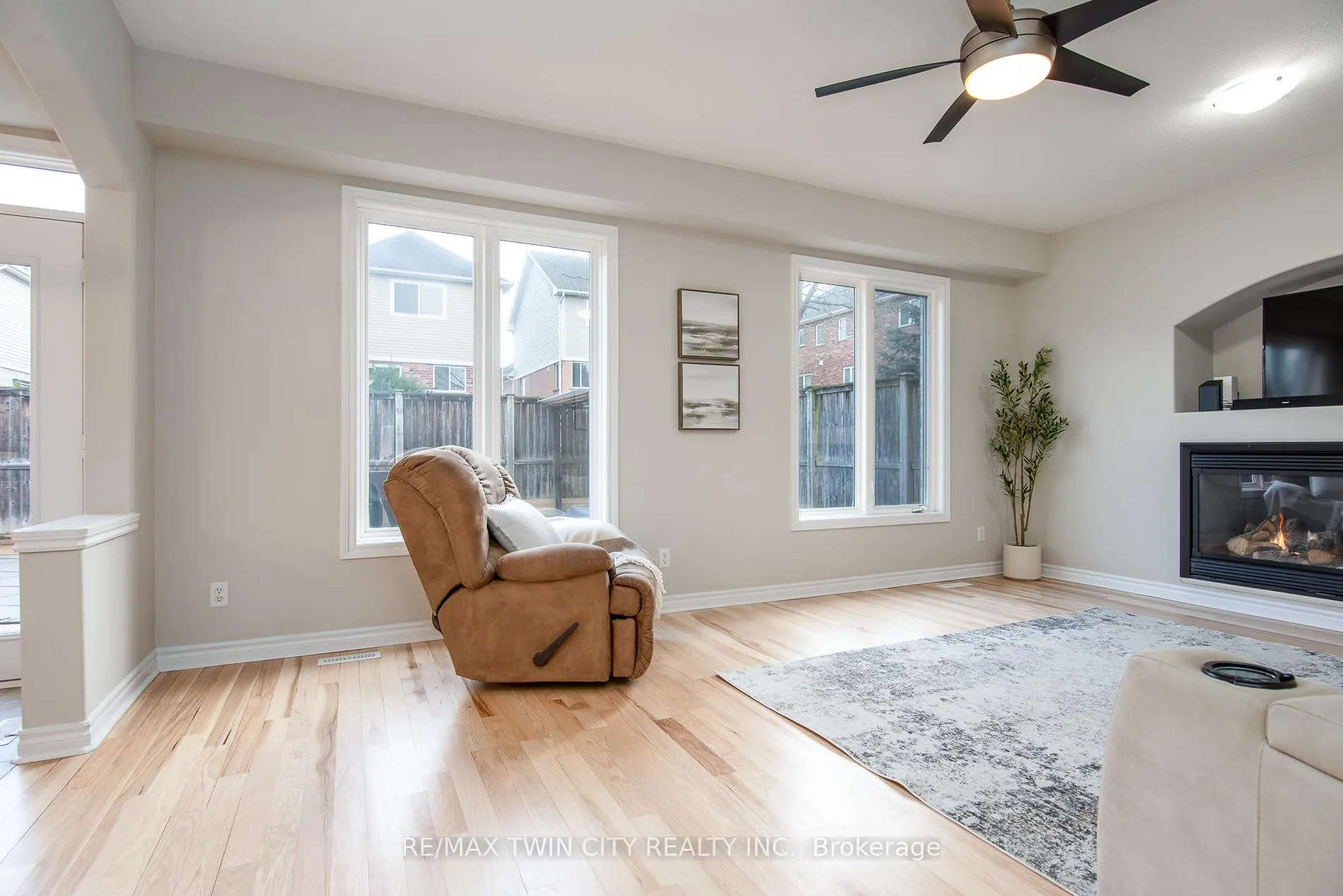 Photo 16 of 508 Topper Woods Crescent, Kitchener — HOMEH