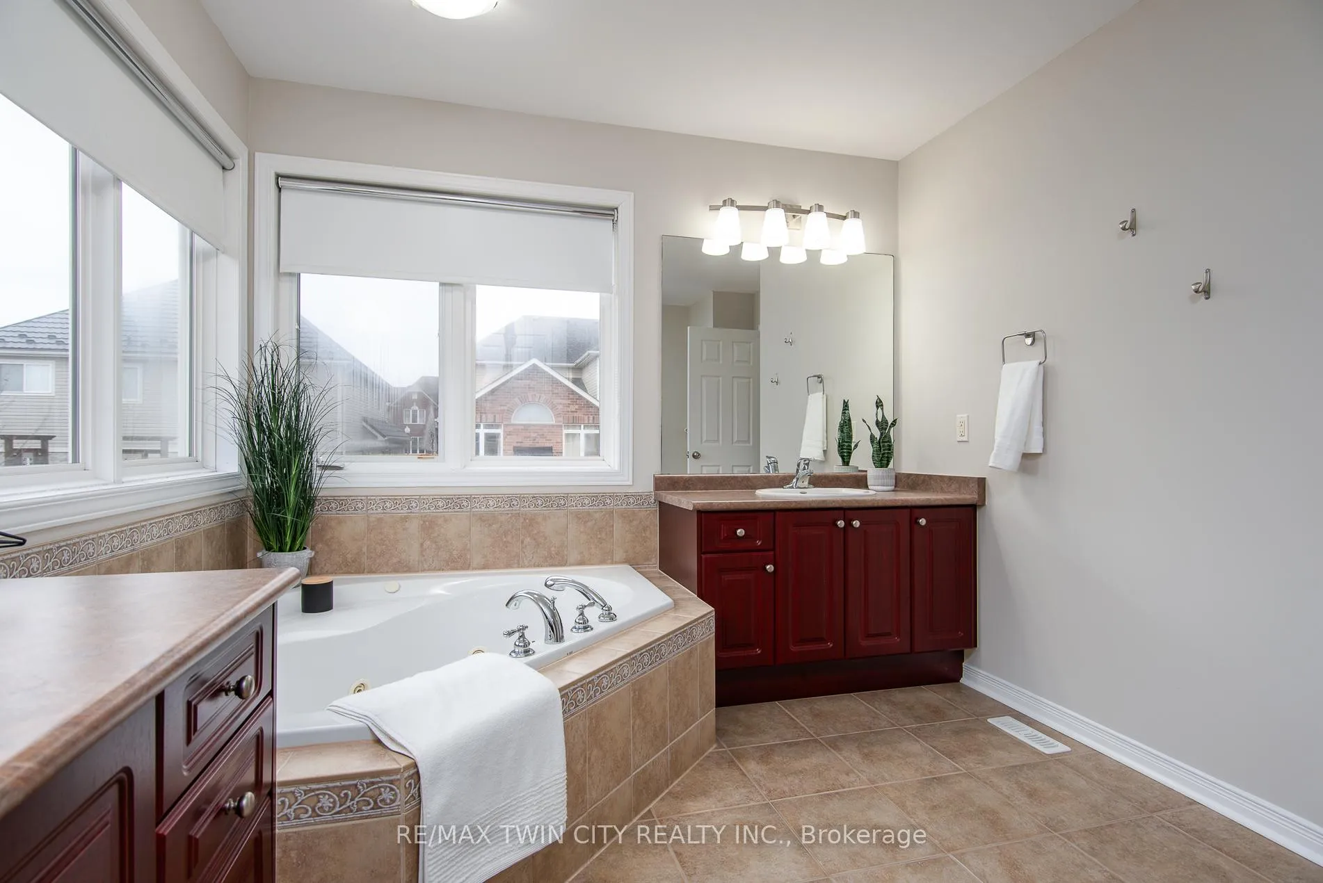 Photo 39 of 508 Topper Woods Crescent, Kitchener — HOMEH