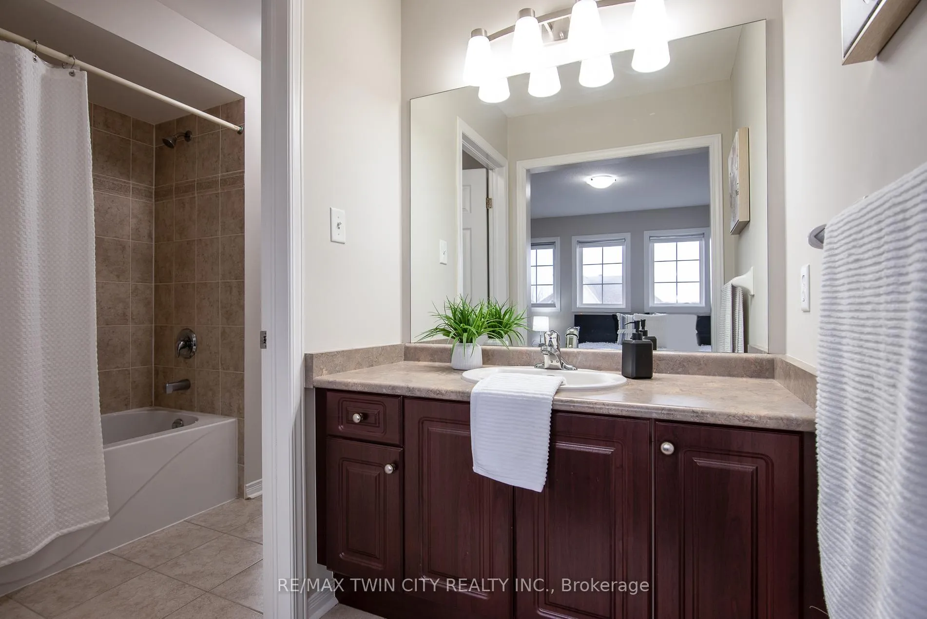 Photo 49 of 508 Topper Woods Crescent, Kitchener — HOMEH