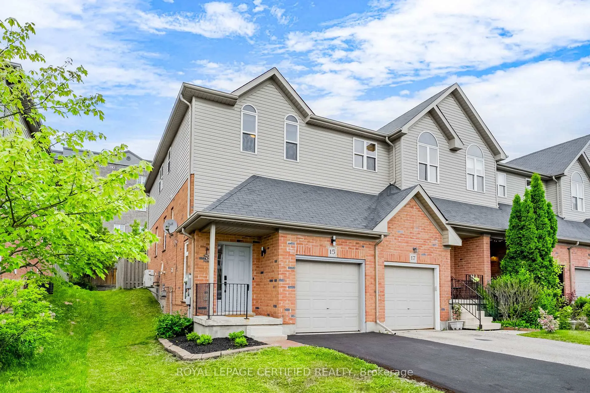 Photo 2 of 15 Brookfield Crescent, Kitchener — HOMEH