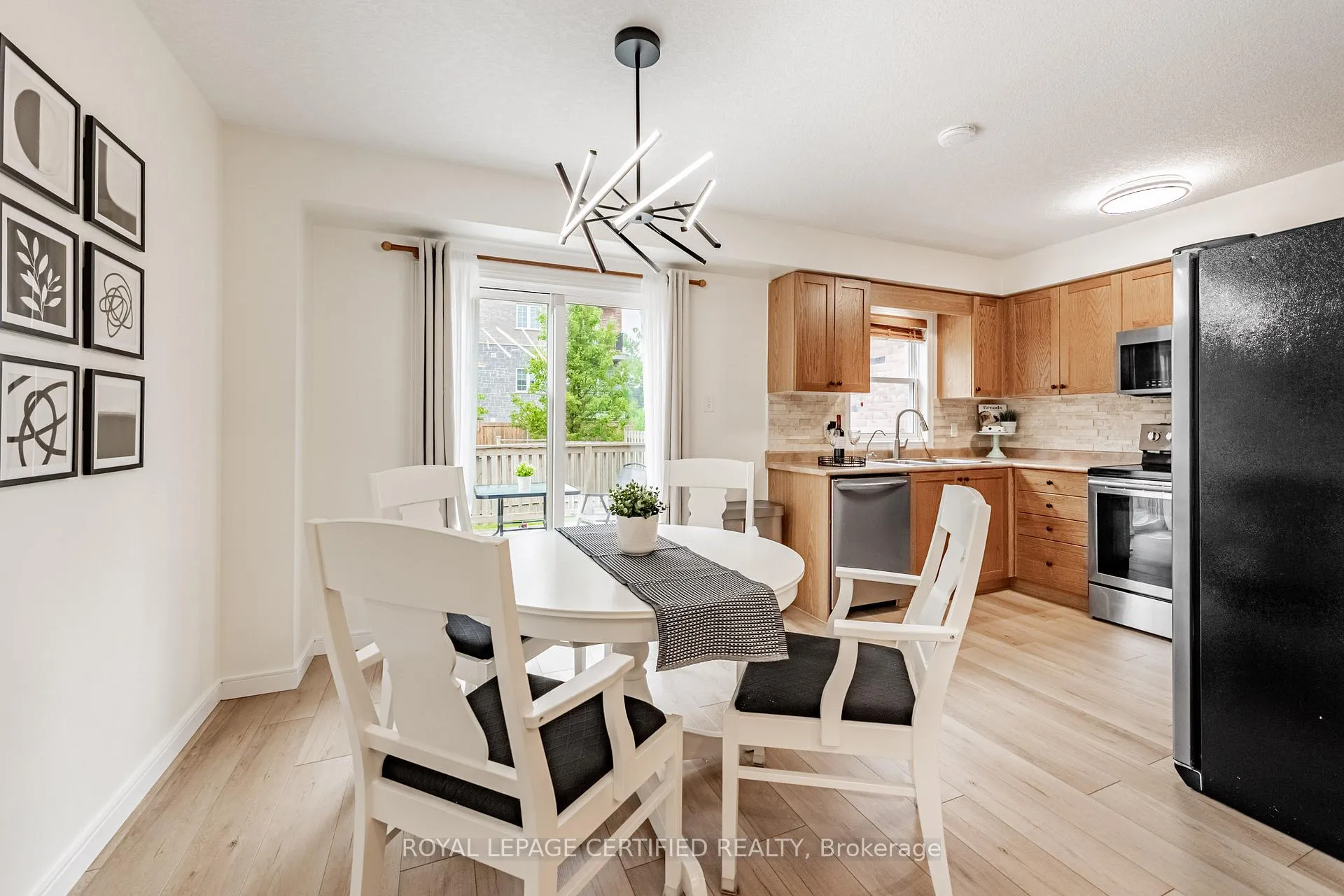 Photo 11 of 15 Brookfield Crescent, Kitchener — HOMEH