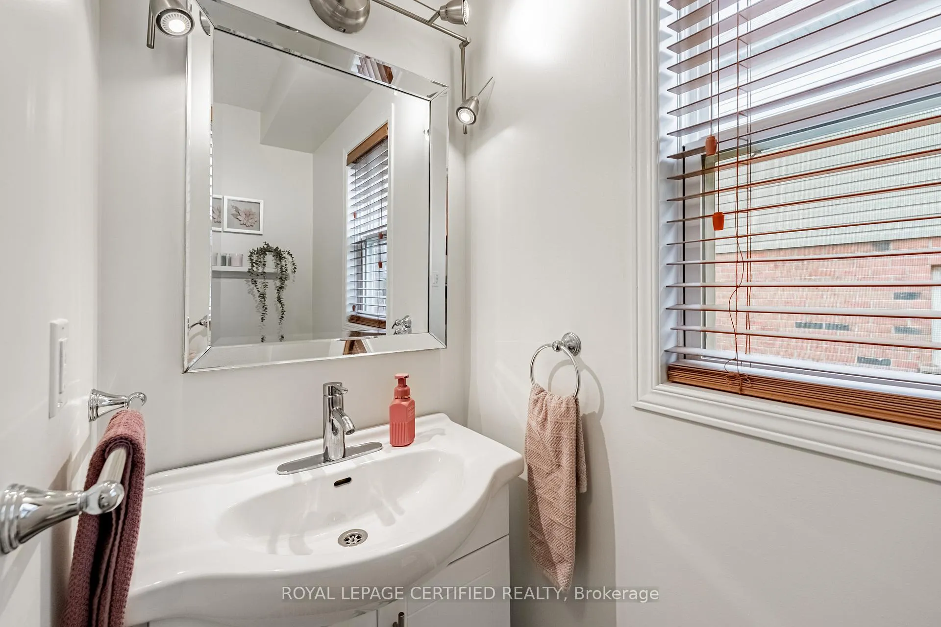 Photo 15 of 15 Brookfield Crescent, Kitchener — HOMEH