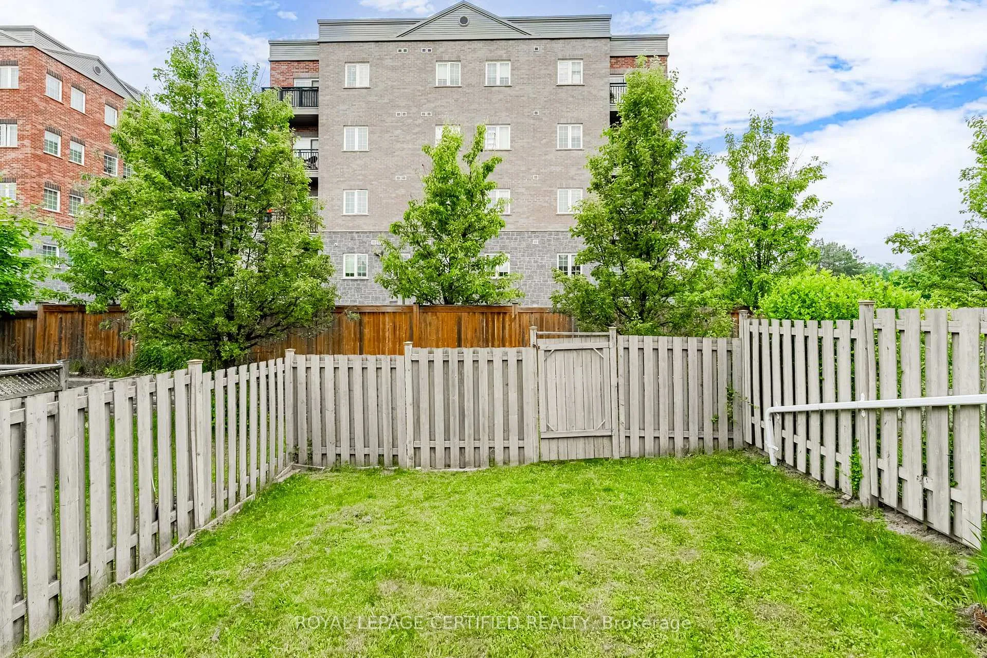 Photo 33 of 15 Brookfield Crescent, Kitchener — HOMEH