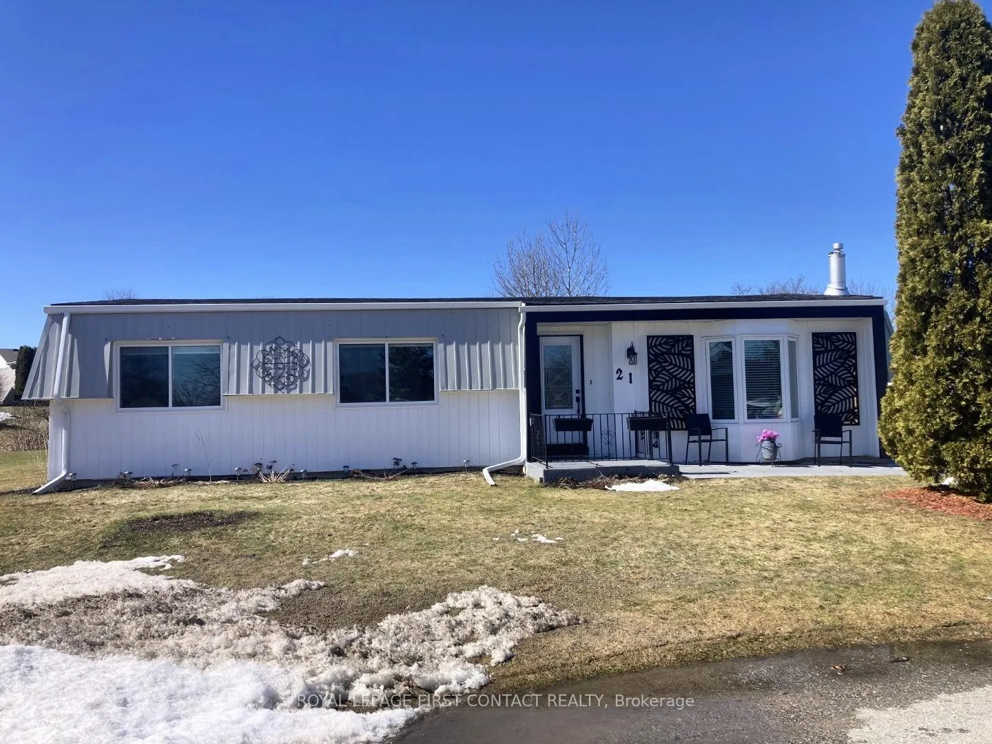 Photo 1 of 21 Hearts Content, Innisfil, Rural Innisfil — HOMEH