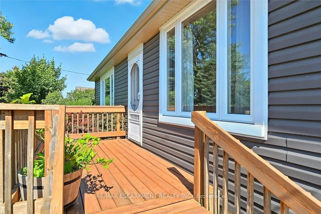 Photo 3 of 8554 Haldibrook Road, Hamilton, Rural Glanbrook — HOMEH