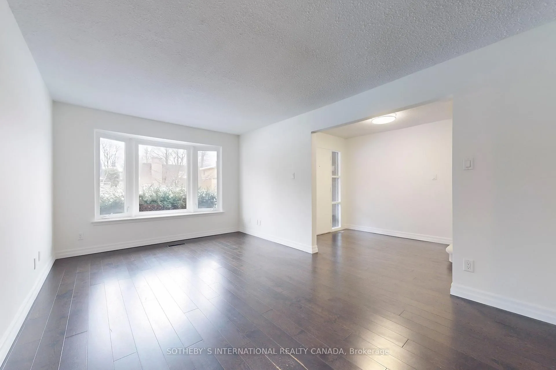 Photo 3 of 15 Hagerman Boulevard, Markham, Unionville — HOMEH