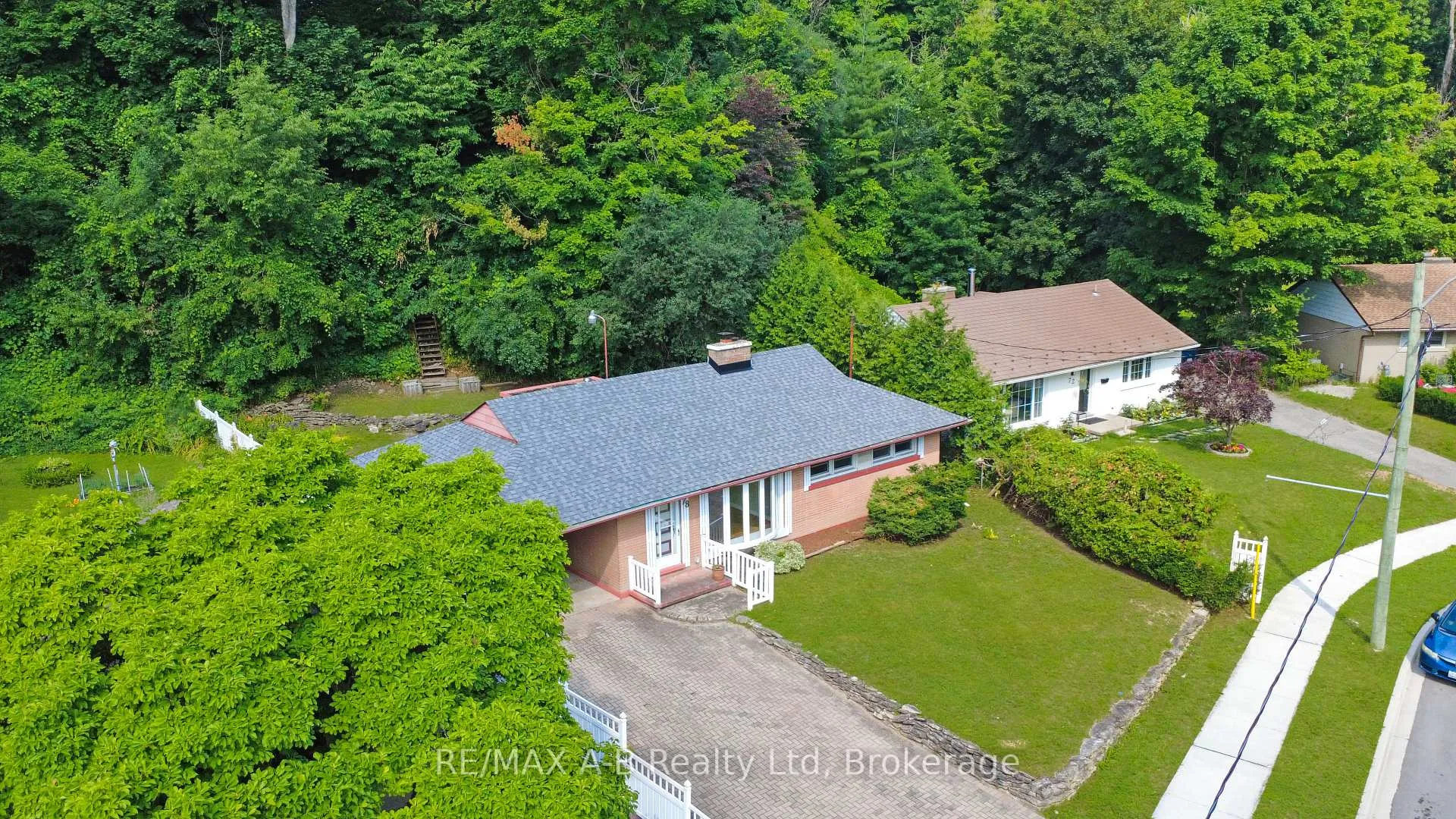 Photo 2 of 78 Valewood Place, Kitchener — HOMEH