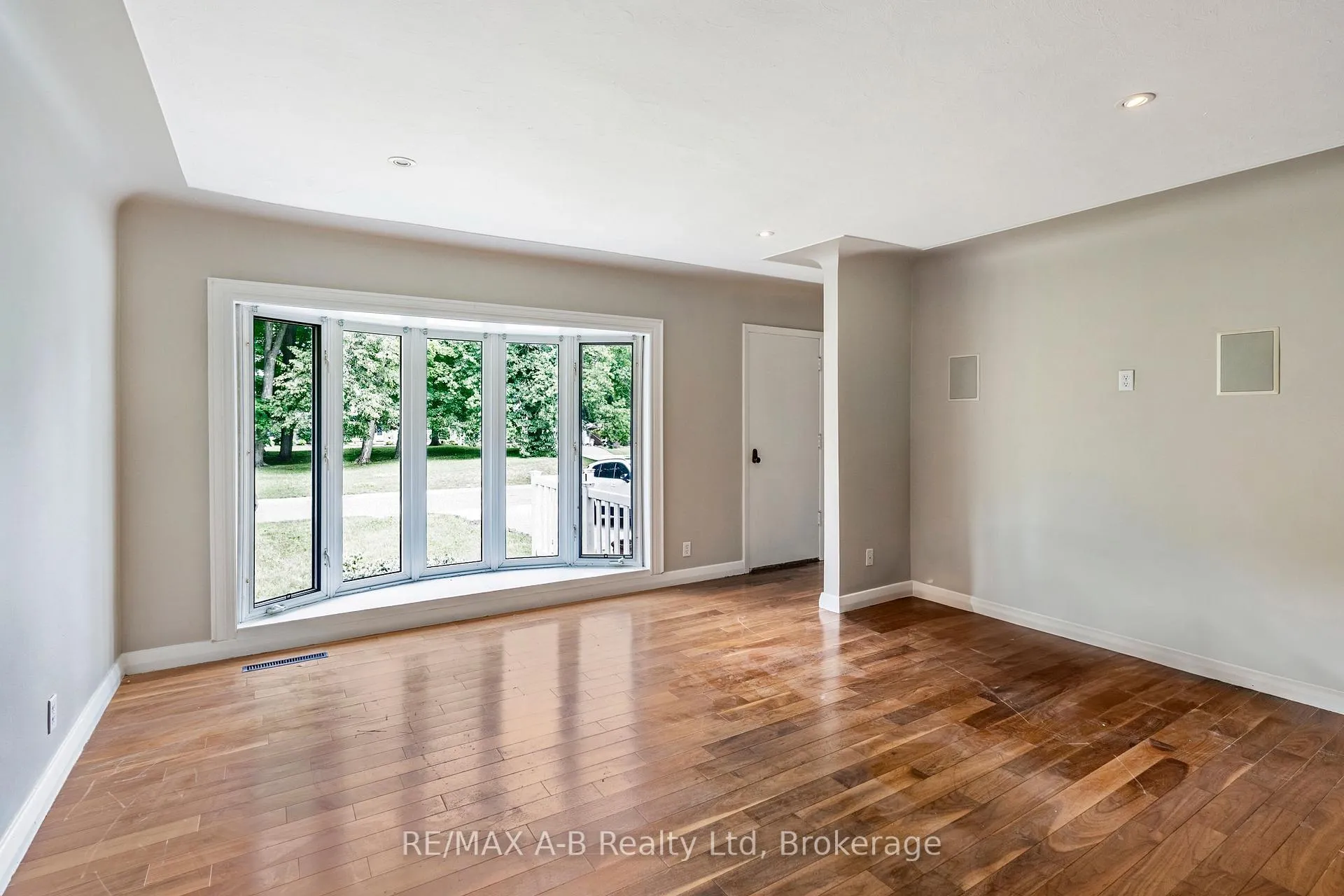 Photo 3 of 78 Valewood Place, Kitchener — HOMEH