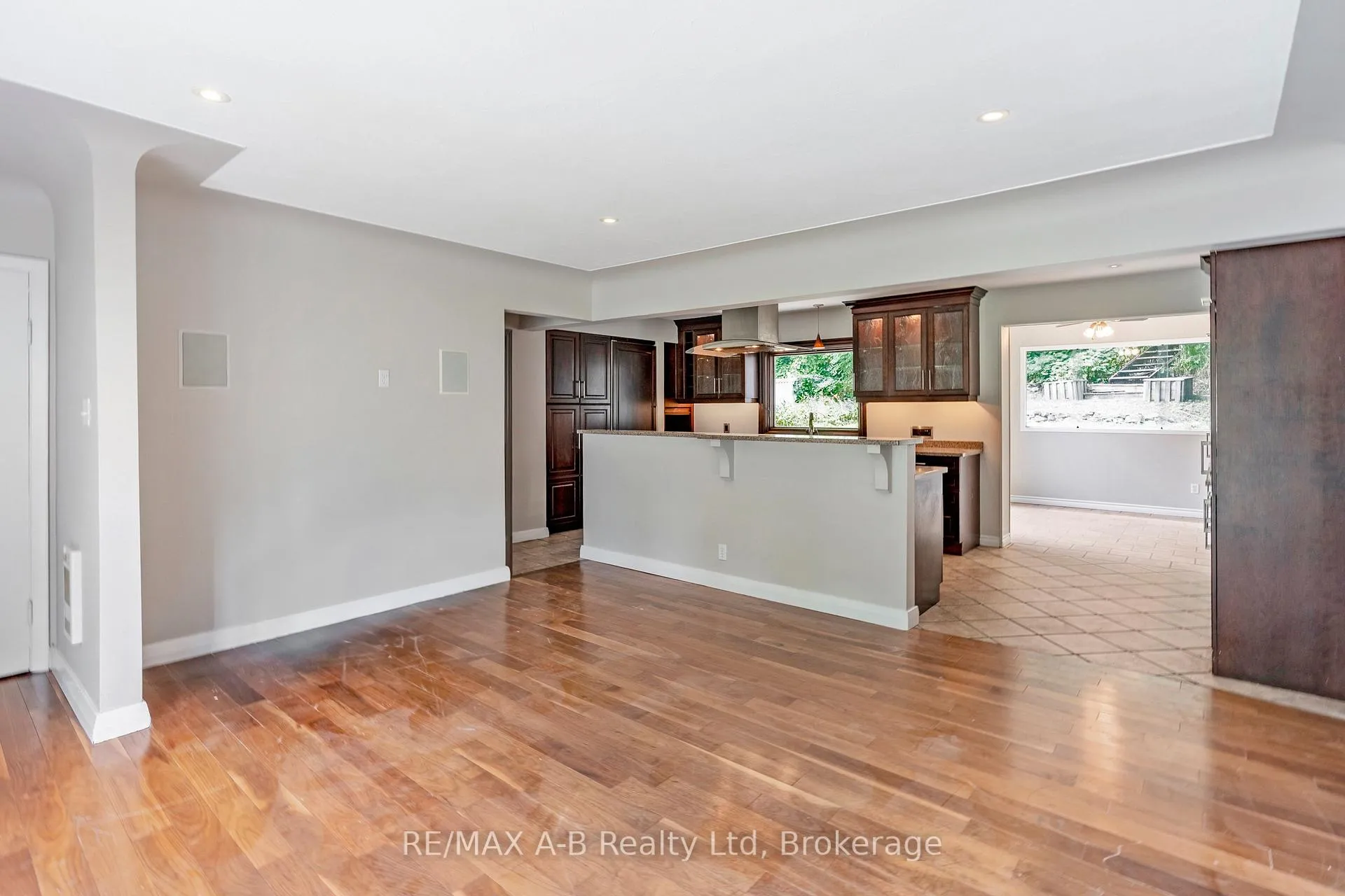 Photo 4 of 78 Valewood Place, Kitchener — HOMEH