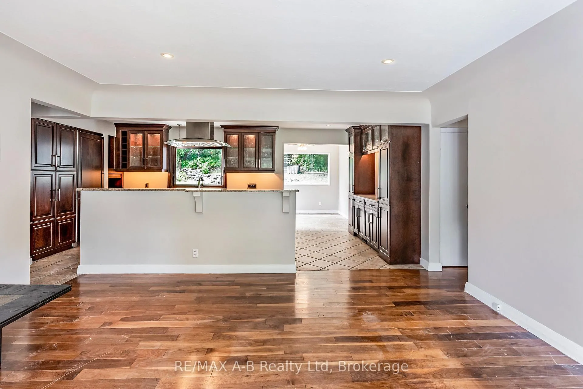 Photo 5 of 78 Valewood Place, Kitchener — HOMEH